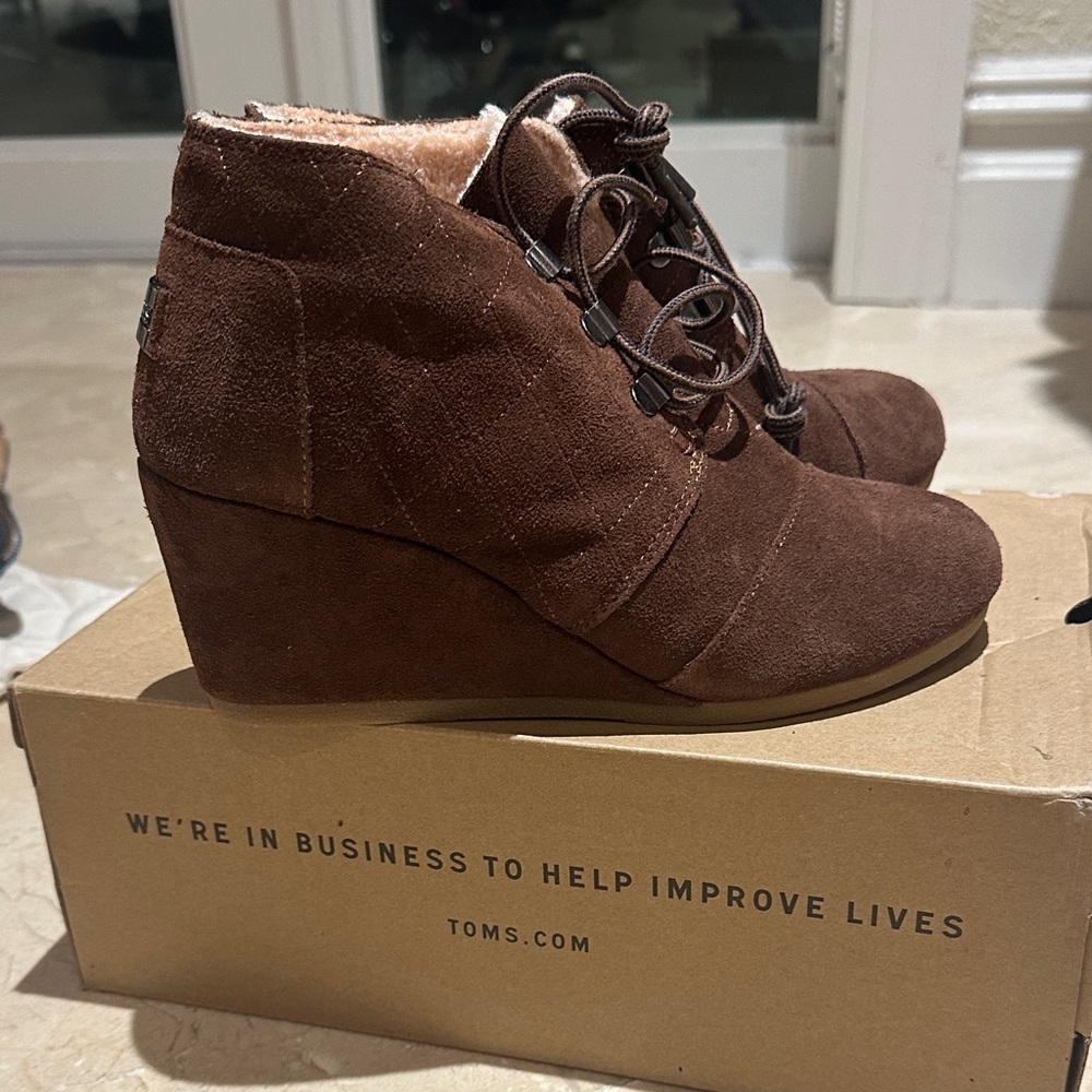TOMS Women's Chocolate Brown Suede Wedges BRAND NEW WITH TAGS (BOX INCLUDED)